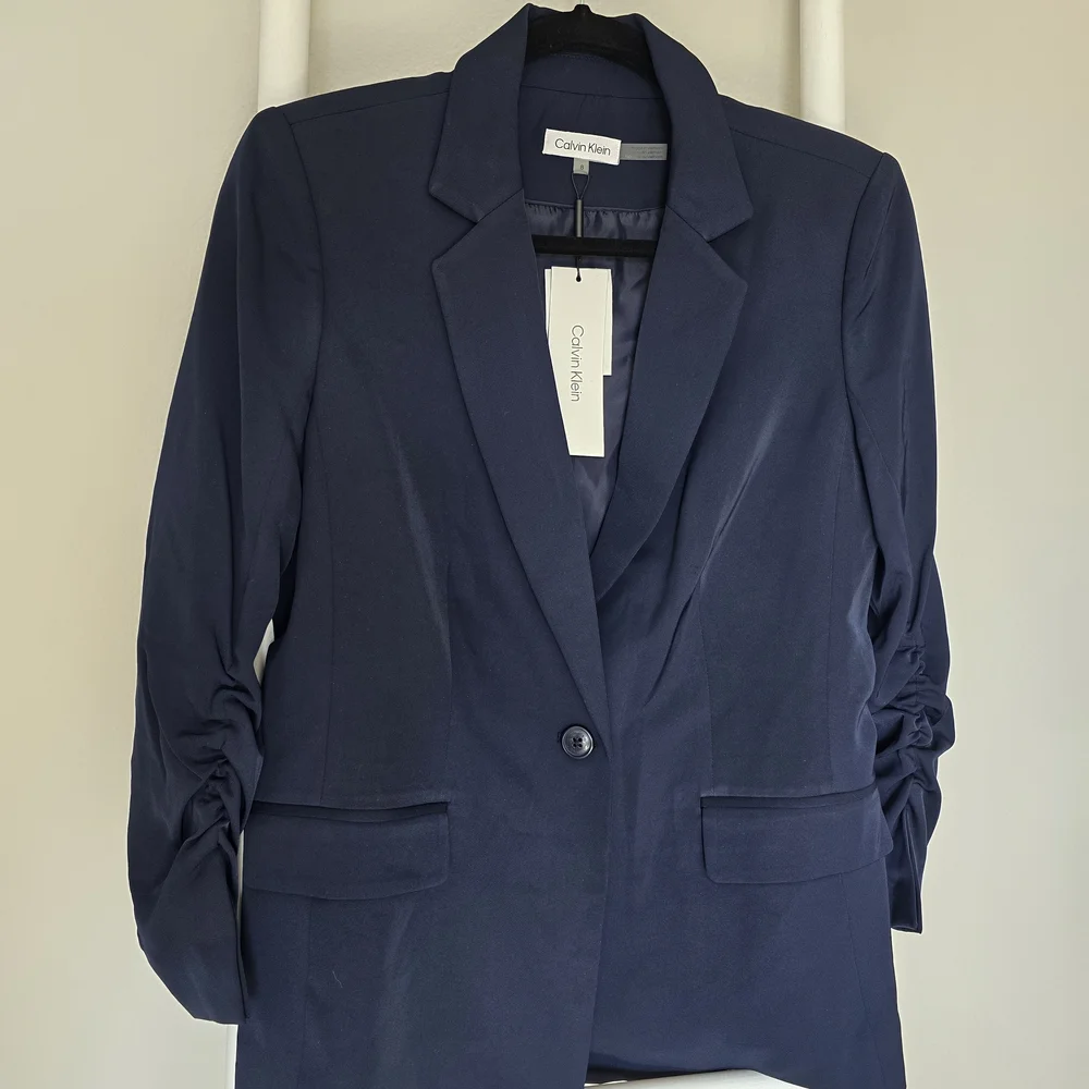 NWT Calvin Klein Women's Navy Rouched Sleeve Blazer Size 8 Career Work Business